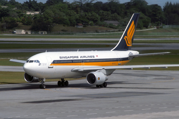 SINGAPORE AIRLINES AIRBUS A310 200 SIN RF 052 2.jpg