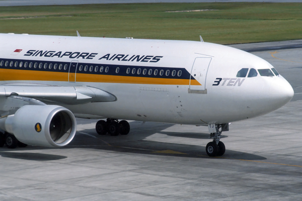 SINGAPORE AIRLINES AIRBUS A310 200 SIN RF 052 4.jpg