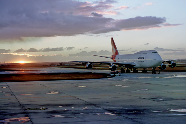 QANTAS BOEING 747 300 MEL RF 131 29.jpg