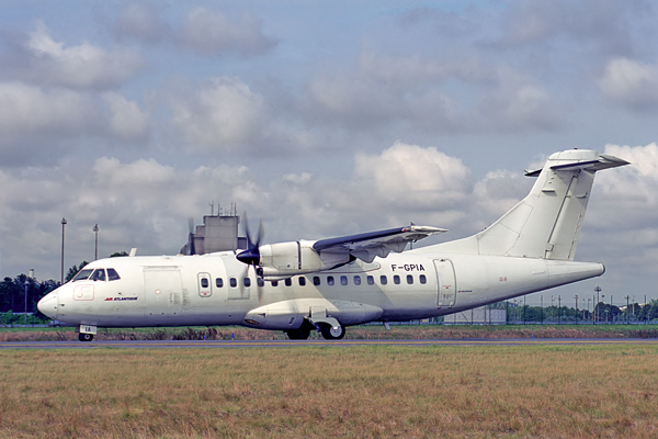 AIR ATLANTIQUE ATR42 CDG RF 1632 36.jpg