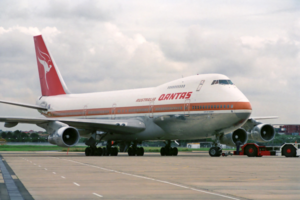 QANTAS BOEING 747 200 SYD RF 133 7.jpg