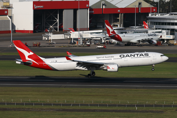 QANTAS AIRBUS A330 300 SYD RF 002A8036.jpg