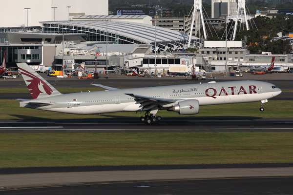 QATAR BOEING 777 300ER SYD RF 002A8105.jpg