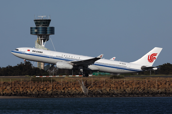 AIR CHINA AIRBUS A330 300 SYD RF 002A8315.jpg