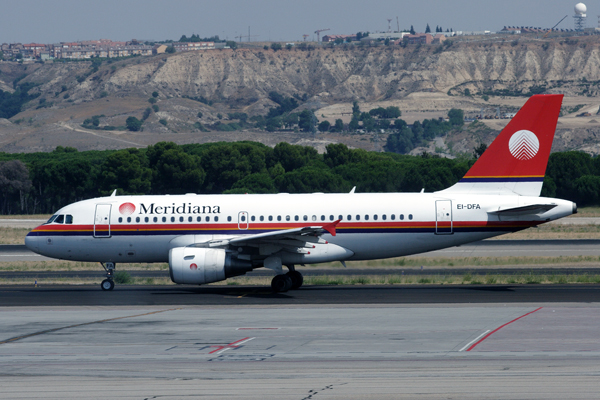 MERIDIANA AIRBUS A319 MAD RF IMG_2460.jpg