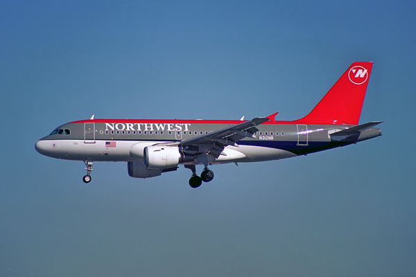 NORTHWEST AIRBUS A319 LAS RF 1509 6.jpg