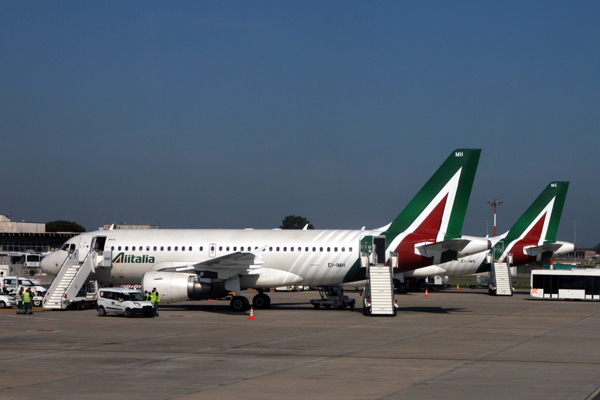 ALITALIA AIRBUS A319s FCO RF IMG_0672.jpg