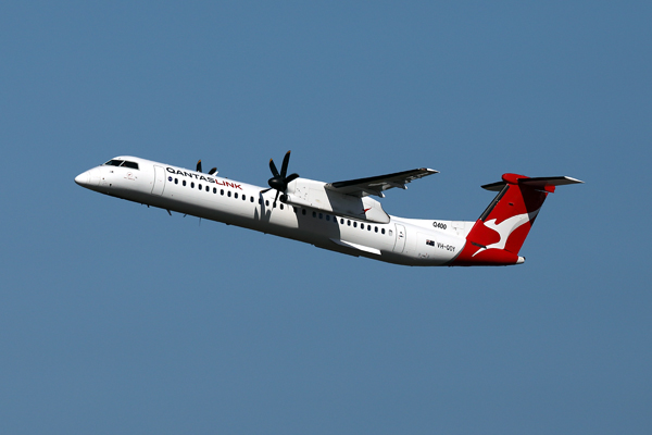 QANTAS LINK DASH 8 400 SYD RF 002A7044.jpg