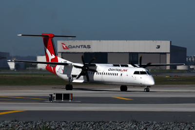 QANTAS LINK DASH 8 400 BNE RF 002A8666.jpg