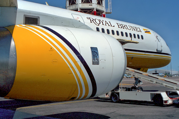 ROYAL BRUNEI BOEING 757 200 DRW RF 116 6.jpg