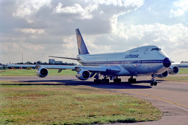 LUFTHANSA BOEING 747 200 SYD RF 135 6.jpg