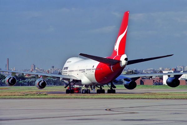 QANTAS BOEING 747 200M SYD RF 131 26.jpg