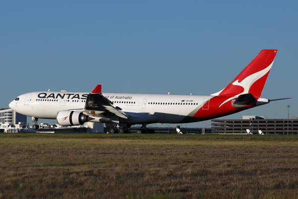 QANTAS AIRBUS A330 200 MEL RF 002A9441.jpg