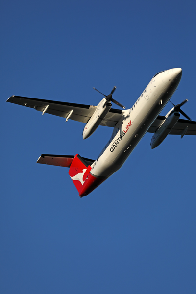 QANTAS LINK DASH 8 400 SYD RF 002A9686.jpg