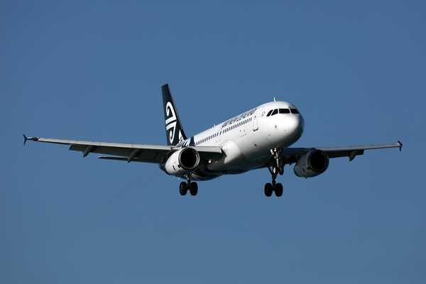 AIR NEW ZEALAND AIRBUS A320 HBA RF 002A9940.jpg