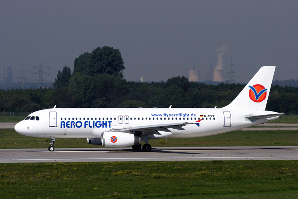 AEROFLIGHT AIRBUS A320 DUS RF.jpg