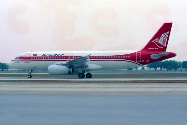 AIR LANKA AIRBUS A320 BKK RF 638 31.jpg