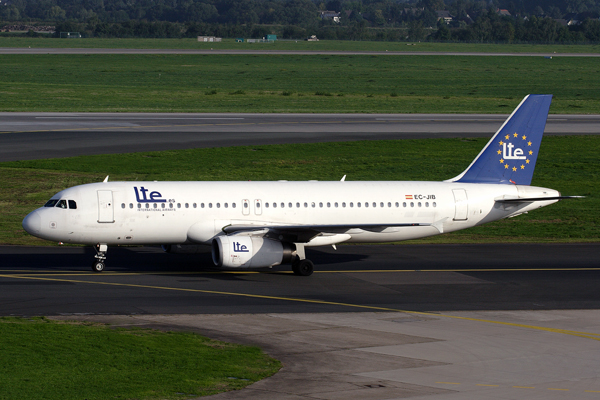 LTE.ES AIRBUS A320 DUS RF S IMG_6643.jpg