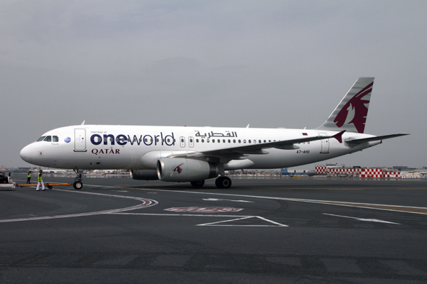 QATAR AIRBUS A320 DXB RF IMG_0334.jpg