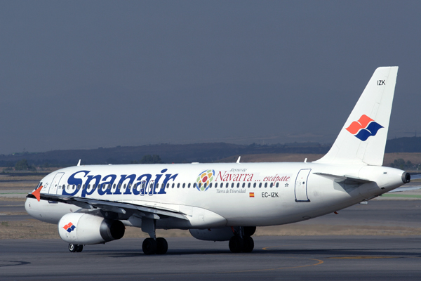 SPANAIR AIRBUS A320 MAD RF IMG_2636.jpg