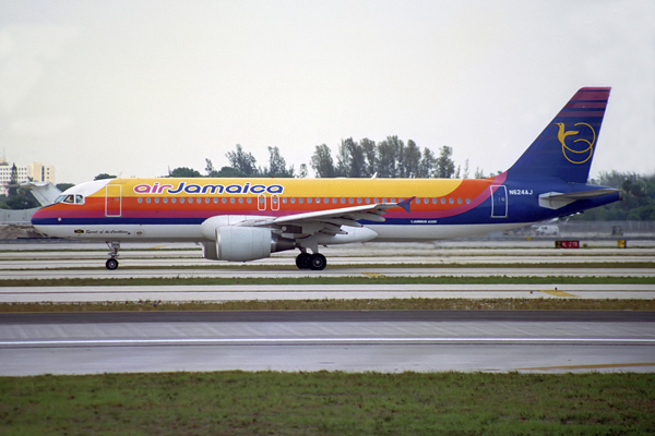 AIR JAMAICA AIRBUS A320 MIA RF 1386 27.jpg