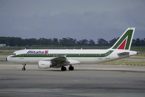 ALITALIA TEAM AIRBUS A320 BCN RF 1543 25.jpg