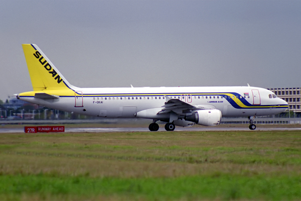 SUDAN AIRBUS A320 LHR RF 1074 31.jpg