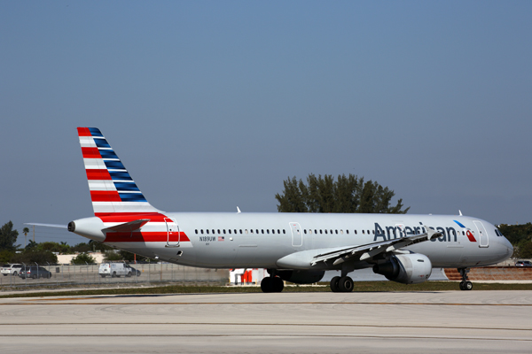 AMERICAN AIRBUS A321 FLL RF 5K5A6506.jpg