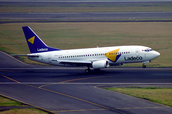 LADECO BOEING 737 500 MEX RF 893 8.jpg