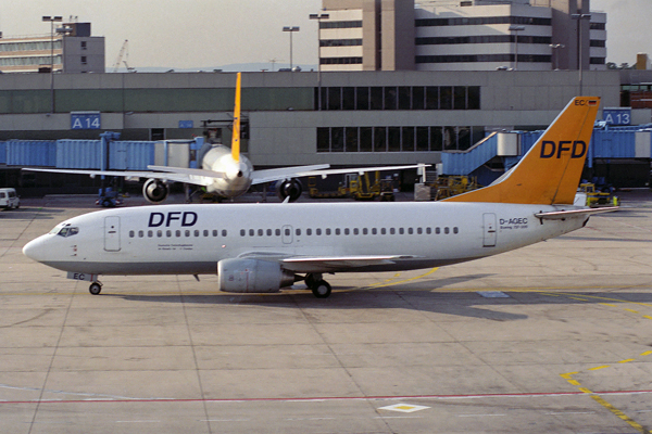DFD BOEING 737 300 FRA RF 322 25.jpg