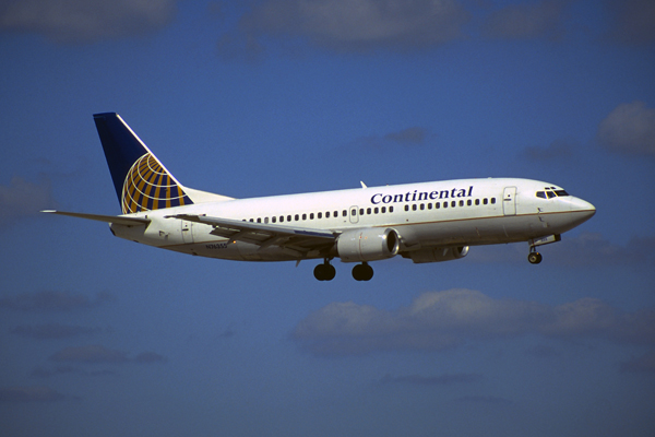 CONTINENTAL BOEING 737 300 IAH RF K.jpg