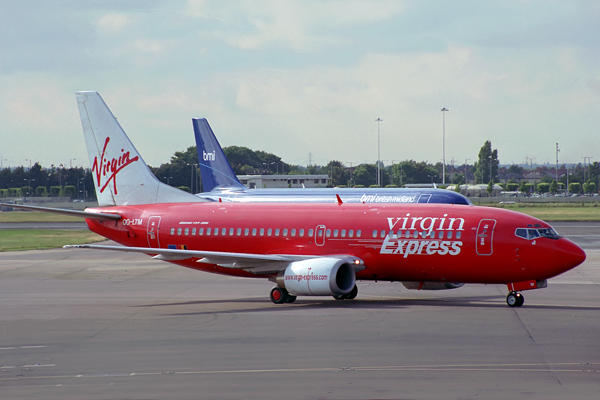 VIRGIN EXPRESS BOEING 737 300 LHR RF 1561 9.jpg