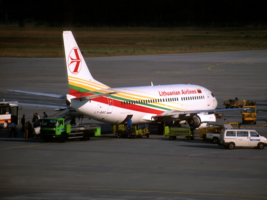 LITHUANIAN AIRLINES BOEING 737 300 F 3505.jpg