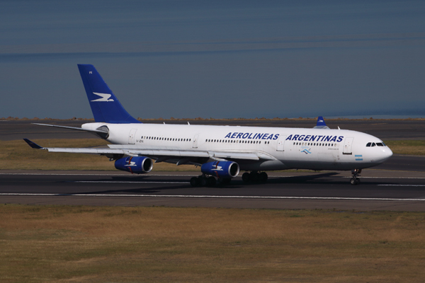 AEROLINEAS ARGENTINAS AIRBUS A340 300 SYD RF IMG_0931.jpg