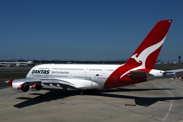 QANTAS AIRBUS A380 SYD RF IMG_1328.jpg