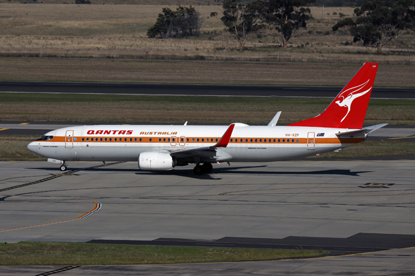 QANTAS BOEING 737 800 MEL RF 002A0448.jpg