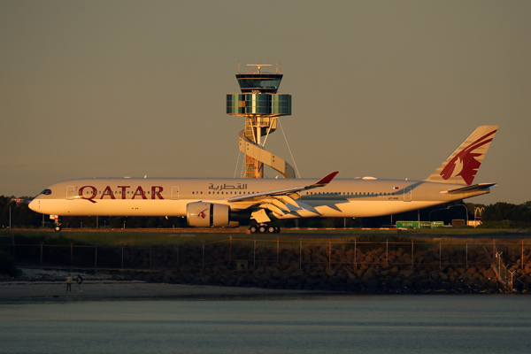 QATAR AIRBUS A350 1000 SYD RF 002A0522.jpg