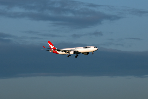 QANTAS AIRBUS A330 300 SYD RF 002A0909.jpg