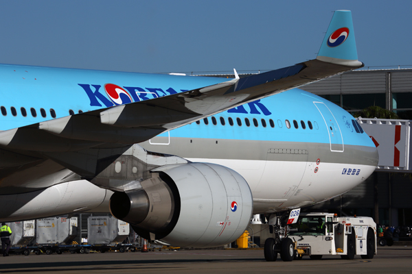 KOREAN AIR AIRBUS A330 300 BNE RF 5K5A1893.jpg