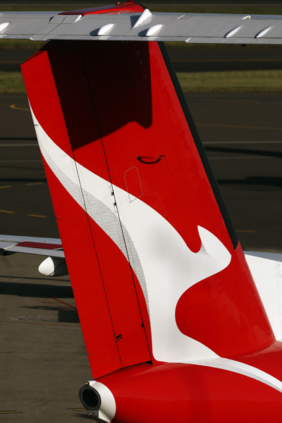 QANTAS DASH 8 400 SYD RF 002A1070.jpg