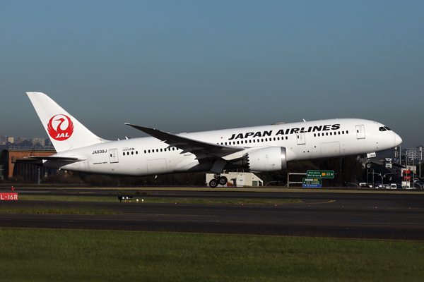JAPAN AIRLINES BOEING 787 8 SYD RF 002A1299.jpg