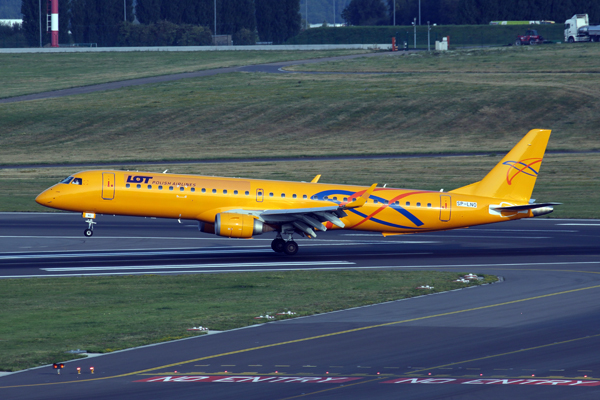 LOT EMBRAER 190 BRU RF 5K5A0002.jpg