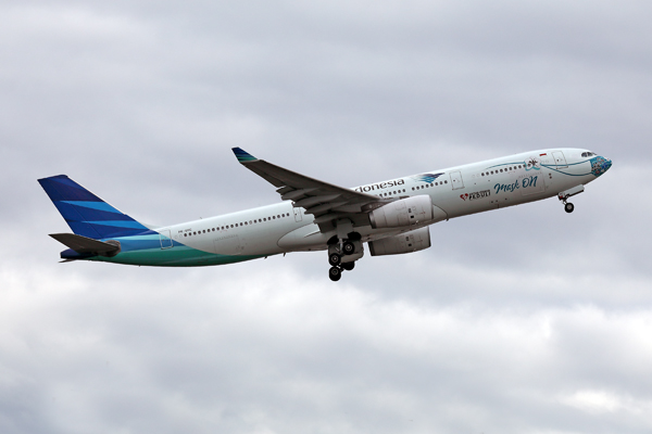 GARUDA INDONESIA AIRBUS A330 300 SYD RF 002A1068.jpg