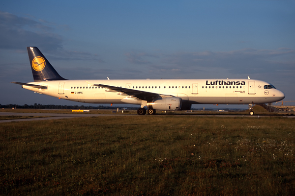 LUFTHANSA AIRBUS A321 MUC RF F.jpg