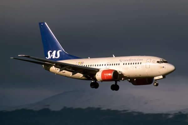 SAS BOEING 737 600 GVA RF F.jpg