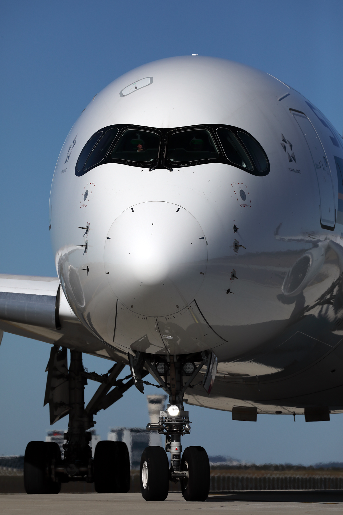 SINGAPORE AIRLINES AIRBUS A350 900 BNE RF 002A2216.jpg