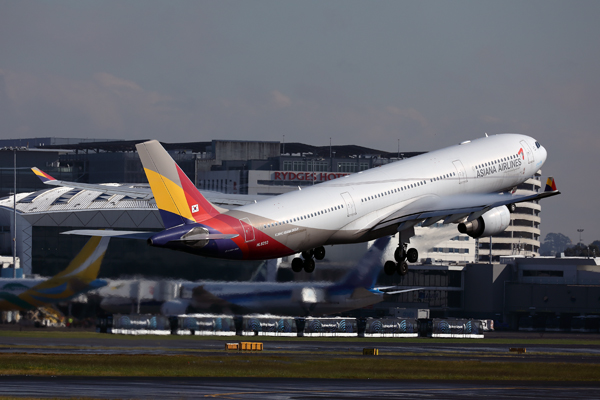 ASIANA AIRBUS A330 300 SYD RF 002A2074.jpg