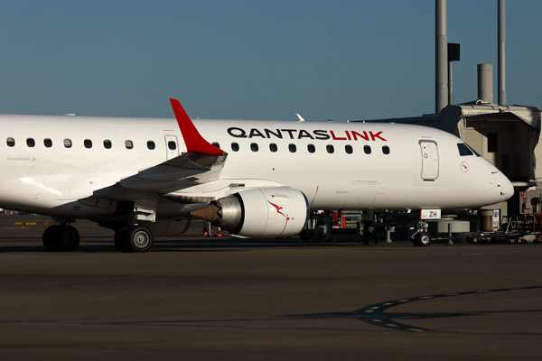 QANTAS LINK EMBRAER 190 BNE RF 002A2250.jpg