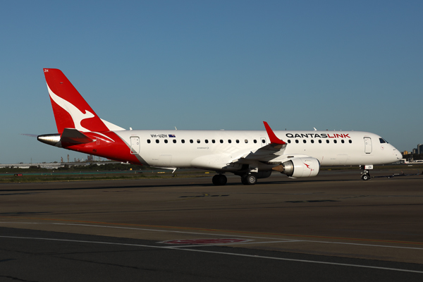 QANTAS LINK EMBRAER 190 BNE RF 002A2257.jpg