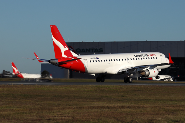 QANTAS LINK EMBRAER 190 BNE RF 002A2267.jpg